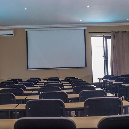Coyotes Hotel & Conference Centre Mbombela Bagian luar foto