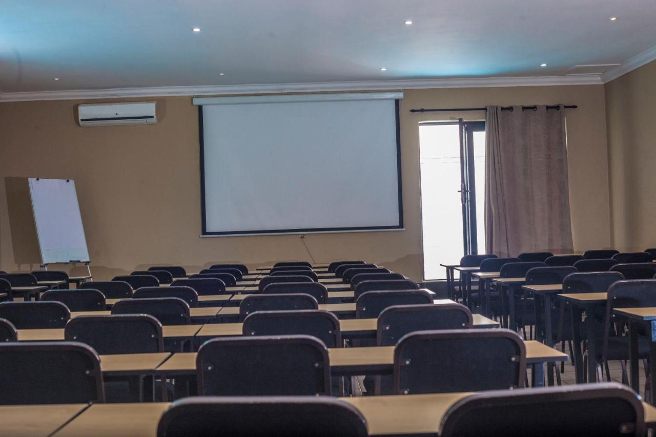 Coyotes Hotel & Conference Centre Mbombela Bagian luar foto